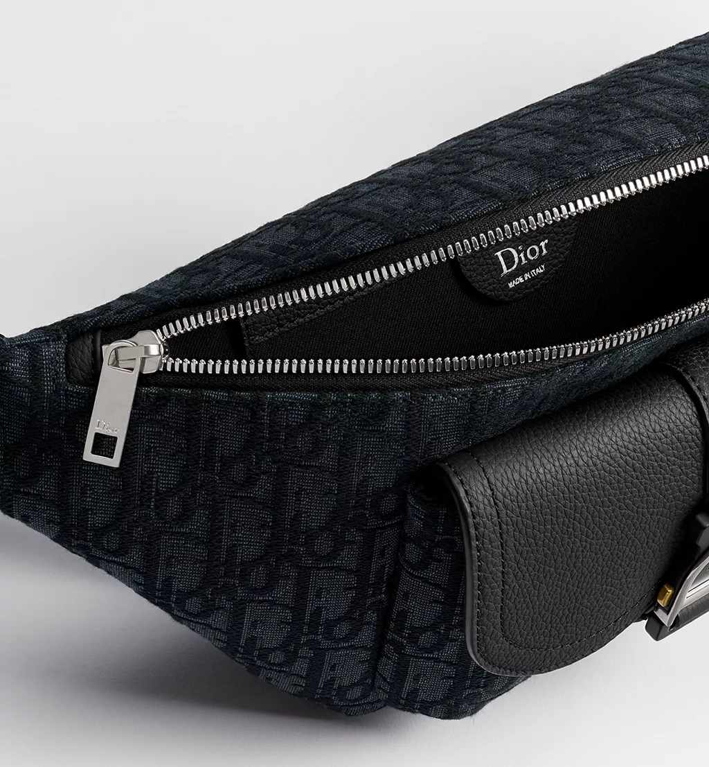 Sac Saddle Dior — détail du jacquard Oblique et du cuir grainé